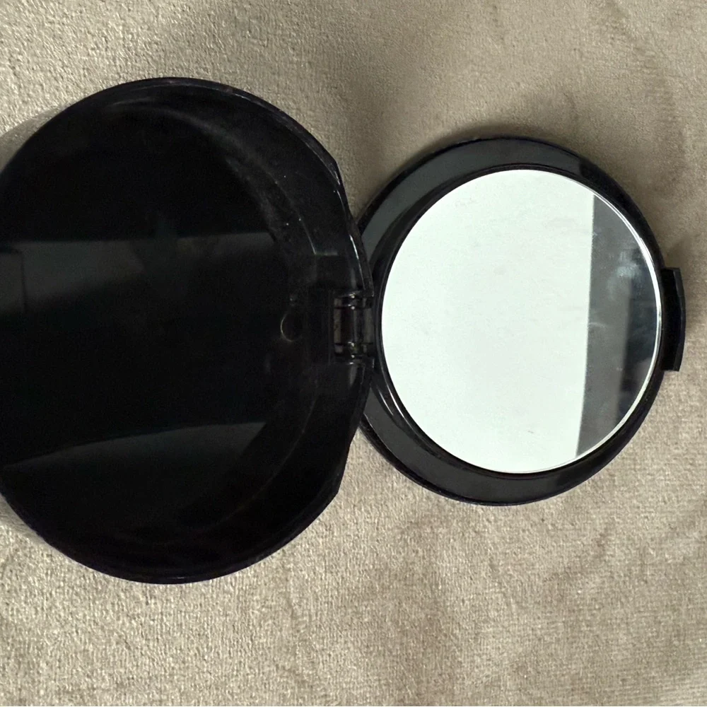 Revlon ColorStay Compact in Black